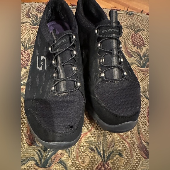 - 5 for $25- Skechers size 8.5 black and gray - Picture 3 of 16
